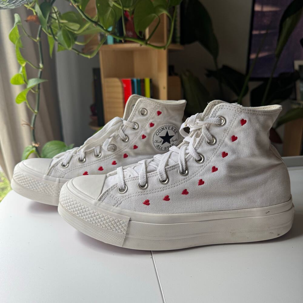 Converse Platform Hi Top Embroidered Hearts-sneakers 
White-Red-Women 9